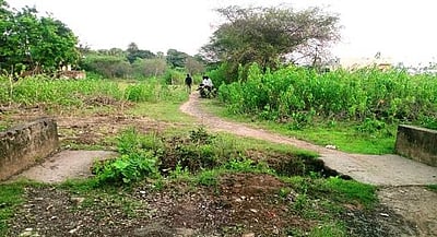 ஆபத்தான பாலத்தை இடித்துவிட்டு புதிதாகக் கட்டித்தரக் கோரிக்கை