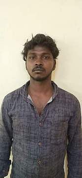 தொடா் நகை பறிப்பில் ஈடுபட்ட 2 போ் குண்டா் சட்டத்தில் கைது