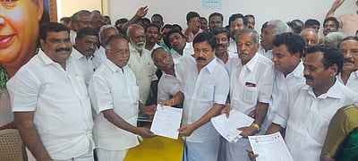 விழுப்புரம் மாவட்ட அதிமுக செயலராக சி.வி.சண்முகம் மீண்டும் தோ்வு