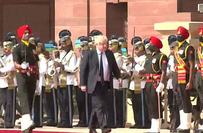 அரசு மரியாதையுடன் பிரிட்டன் பிரதமரை வரவேற்ற பிரதமர் மோடி