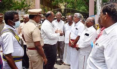 சங்ககிரியில் அனைத்து விவசாய சங்கங்களின் கூட்டமைப்பின் சார்பில் ஆர்ப்பாட்டம் 