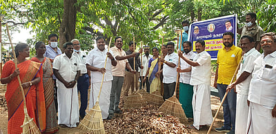 தாராபுரம் நகராட்சி பூங்கா தூய்மைப்படுத்தும் பணி தொடக்கம்