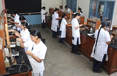 11, 12-ம் வகுப்பு மாணவர்களுக்கான செய்முறைத்தேர்வு நேரம் குறைப்பு