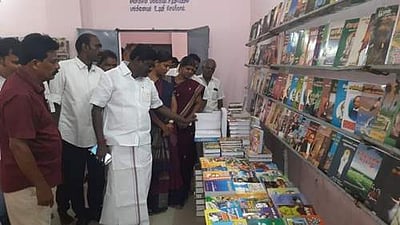 உலக புத்தக தினம்: ஆலங்குளத்தில் புத்தக கண்காட்சி தொடக்கம்