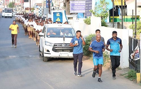 வேதாரண்யம்- கோடியக்கரை இடையே காவல் துறையினா் ஓட்டப் பயிற்சி
