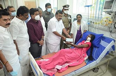 கத்தியால் குத்தப்பட்ட காவல் உதவி ஆய்வாளருக்கு ரூ.5 லட்சம்: காசோலையை ராஜகண்ணப்பன் வழங்கினார்