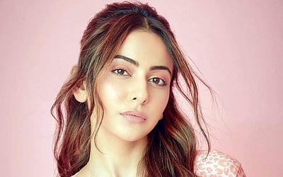 இளஞ்சிவப்பு உடையில் மின்னும் ரகுல் ப்ரீத் சிங் - புகைப்டங்கள்