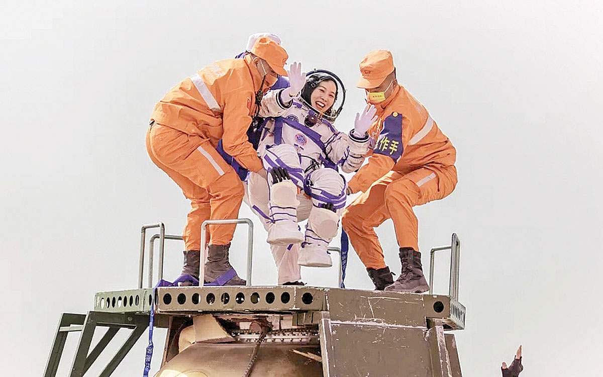 'நட்சத்திரங்களை' அடைந்த விண்வெளி வீராங்கனை!