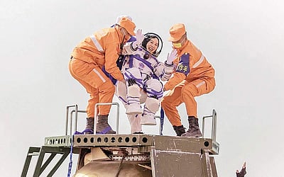 'நட்சத்திரங்களை' அடைந்த விண்வெளி வீராங்கனை!