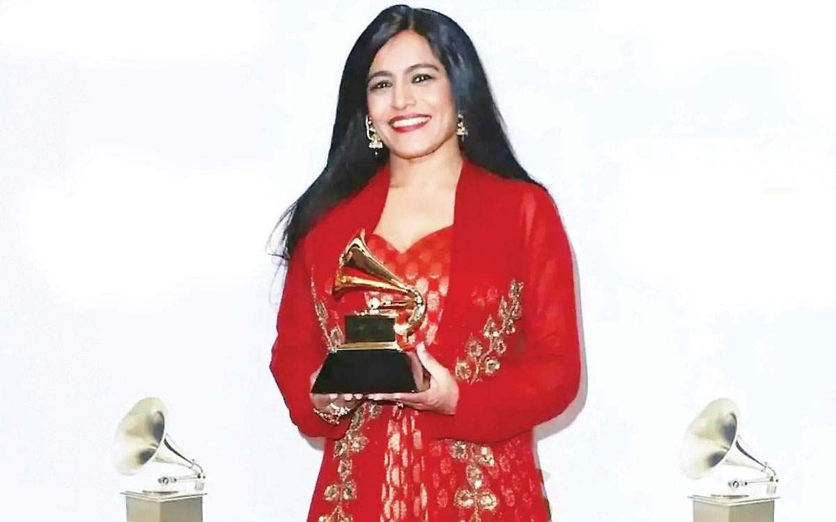கிராமி விருது பெற்ற இந்திய பாடகி!