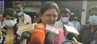 'பொறுத்திருந்து பாருங்கள்': வி.கே.சசிகலா பரபரப்பு பேட்டி