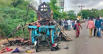 தேர் விபத்துக்கு சாலை உயர்த்தப்பட்டதே காரணம்: கிராம மக்கள் புகார்