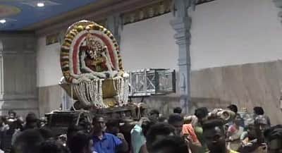 திருச்சி சமயபுரம் மாரியம்மன் கோயில் சித்திரைத் திருவிழா நிறைவு: அம்மன் தங்க கமல வாகனத்தில் வீதி உலா