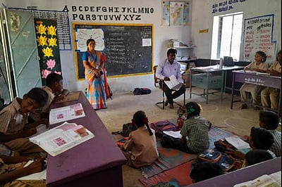 அரசுப் பள்ளியில் வட்டாட்சியா் ஆய்வு