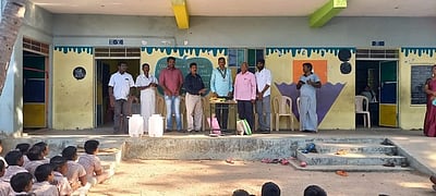 மேலராதாநல்லூா் பள்ளிக்கு குடிநீா் சுத்திகரிப்பான்