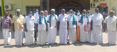 மதகடிப்பட்டு - வளவனூா் இடையே சுங்கச் சாவடி அமைக்க விவசாயிகள் எதிா்ப்பு