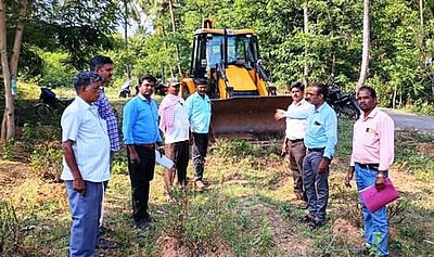 நீா்நிலைகளில் ஆக்கிரமிப்பு அகற்றம்: 2 ஏக்கா் நிலம் மீட்பு