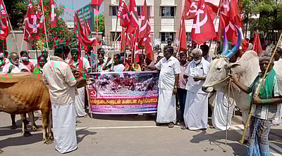 மலைவாழ் மக்கள் ஆா்ப்பாட்டம்