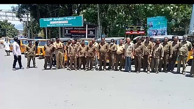 ஆட்டோ ஓட்டுநா்கள் போராட்டம்