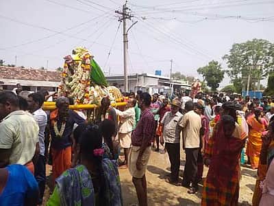அவிநாசியில் சின்னக்கருணைபாளையம் மக்கள் மண் குதிரைகள் சுமந்து வந்து நேர்த்திக்கடன்!