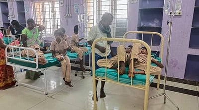 கிருஷ்ணகிரி அருகே ரசாயன உப்பை மாங்காயில் தொட்டு சாப்பிட்ட மாணவர்களுக்கு உடல்நலம் பாதிப்பு