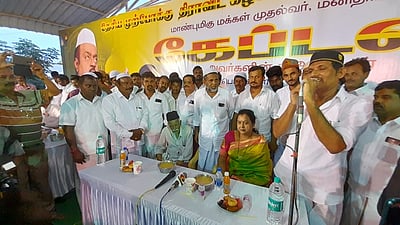 ஏா்வாடியில் நோன்பு திறப்பு நிகழ்ச்சி: பிரேமலதா விஜயகாந்த் பங்கேற்பு