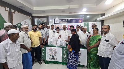 ரமலான் நலத் திட்ட உதவிகள் வழங்கல்