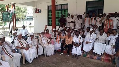 வேதாரண்யத்தில் உப்பு சத்தியாக்கிரக நினைவு யாத்திரைக் குழுவினர் மௌனம் அனுசரிப்பு