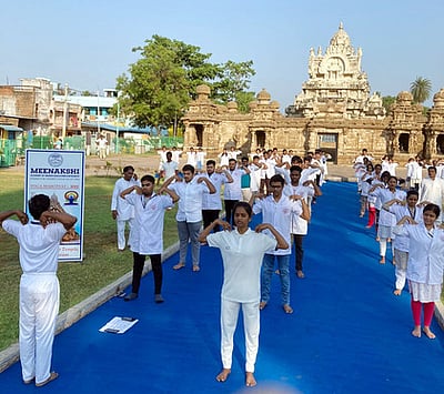 காஞ்சி கைலாசநாதா் கோயிலில் யோகா விழா