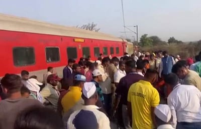 மகாராஷ்டிரத்தில் எக்ஸ்பிரஸ் ரயிலின் 11 பெட்டிகள் தடம்புரண்டன