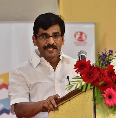 ‘மூளைக்குள் சுற்றுலா’ நூலுக்கான அரசு பரிசைதவிா்க்க வேண்டும்: வெ.இறையன்பு கோரிக்கை