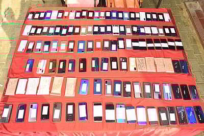 துவாரகாவில் தொலைந்து போன 270-க்கும் மேற்பட்ட கைப்பேசிகள் மீட்பு 