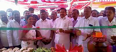 எடப்பாடி: தண்ணீர் பந்தலை எடப்பாடி கே.பழனிசாமி திறந்து வைத்தார்