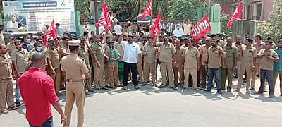 புதுவையில் ஆட்டோ பதிவு கட்டணத்தை குறைக்க வலியுறுத்தி போராட்டம்