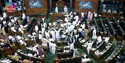 எதிர்க்கட்சிகள் அமளியால் பகல் 12 வரை மக்களவை ஒத்திவைப்பு