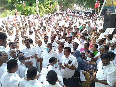 தருமபுரியில் சொத்து வரி உயர்வுக்கு எதிராக அதிமுகவினர் ஆர்ப்பாட்டம்