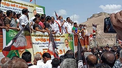 சொத்து வரி உயர்வை கண்டித்து நாமக்கல்லில் அதிமுக ஆர்ப்பாட்டம்