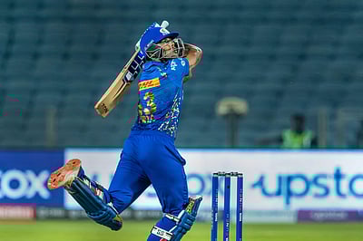 கடைசி ஓவரில் பொலார்ட் 3 சிக்ஸர்கள்: மும்பை 161 ரன்கள் விளாசல்