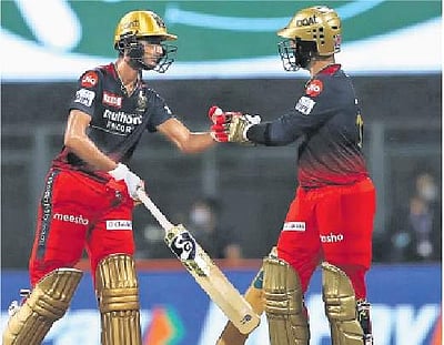 தினேஷ்-ஷாபாஸ் அபாரம்: பெங்களூருக்கு 2-ஆவது வெற்றி