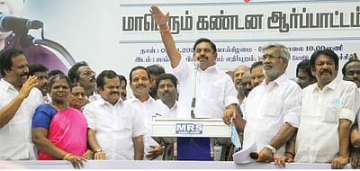 சொத்து வரி உயா்வைத் திரும்பப் பெறும் வரை போராட்டம்: ஓபிஎஸ் - இபிஎஸ் அறிவிப்பு