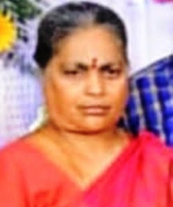 லாரி மோதி பெண் பலி