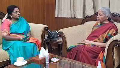 மத்திய நிதியமைச்சருடன் புதுவை ஆளுநா் சந்திப்பு