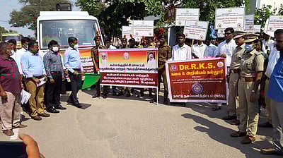 போதைப் பொருள்கள் ஒழிப்பு விழிப்புணா்வுப் பேரணி: மாவட்ட ஆட்சியா் தொடக்கிவைத்தாா்