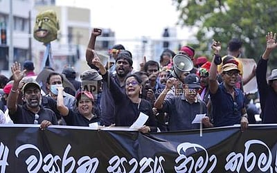 இலங்கை அரசுக்கு எதிராக மருத்துவர்கள் தொடர் போராட்டம்