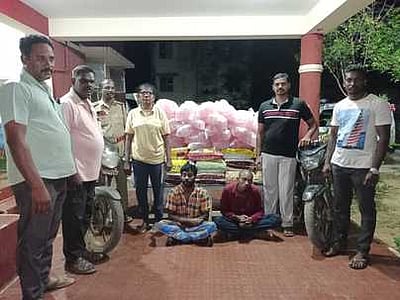 புதுச்சேரி மாநில மதுபாட்டில்களை கடத்திய இருவா் கைது