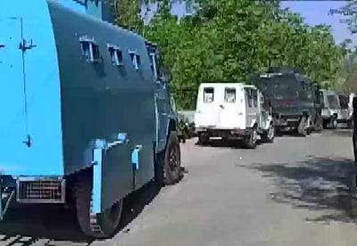 பயங்கரவாதத்திற்கு நிதியுதவி: காஷ்மீரில் பல்வேறு இடங்களில் அதிரடி சோதனை