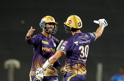 பேட் கம்மின்ஸ் சாதனை அரைசதம்- மும்பையை வீழ்த்தியது கொல்கத்தா