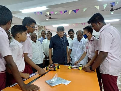 நீடாமங்கலம் பள்ளியில் அடல் அறிவியல் ஆய்வகம் திறப்பு