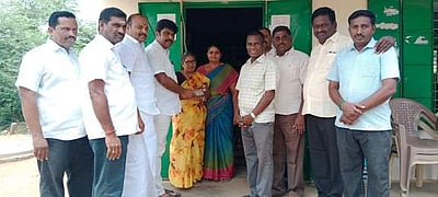 உயா் மின்னழுத்த கம்பியால் பாதிப்பு: ரூ.4.76 லட்சம் நிதியுதவி அளித்த எம்.பி.