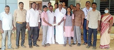 திறனாய்வுத் தோ்வில் சிறப்பிடம் பெற்ற மாணவா்களுக்கு பாராட்டு